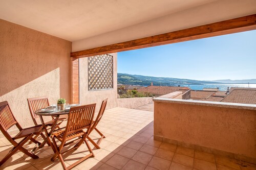 Apartment 'Rosa's' with Sea View and Private Terrace