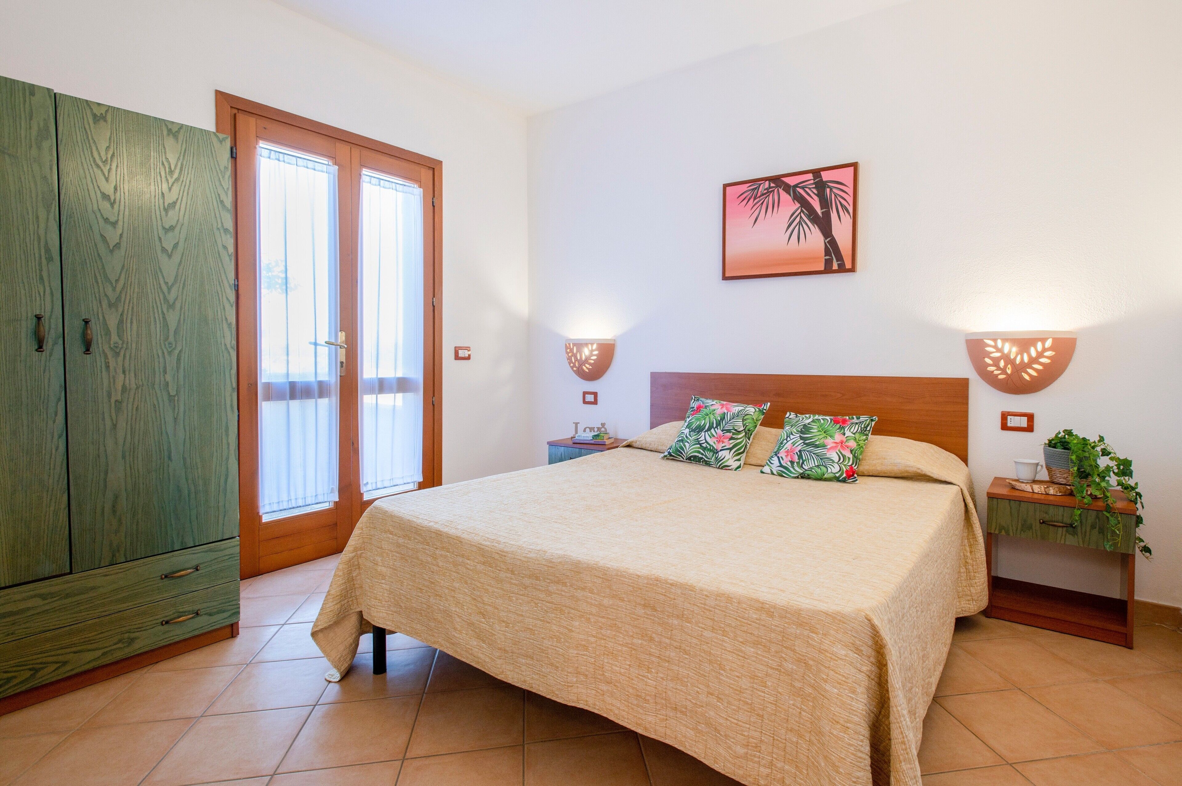 2 bedrooms, bed sheets