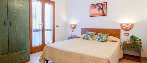 2 bedrooms, bed sheets