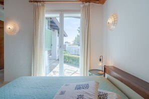 5 bedrooms, iron/ironing board, free WiFi, bed sheets - Villa 'Benedetta' with Sea View, Wi-Fi and Air Conditioning (Fontane Bianche)
