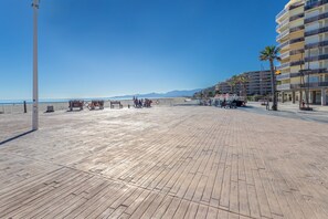 Terrace/patio - Studio Apartment 'Vue Mer' with Sea View, Wi-Fi and Air Conditioning (Canet-en-Roussillon)