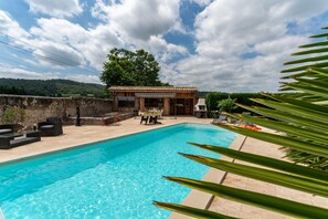 A heated pool - Holiday Home 'Mas De La Tontine' with Private Terrace, Private Garden and Wi-Fi (Pont-Saint-Esprit)
