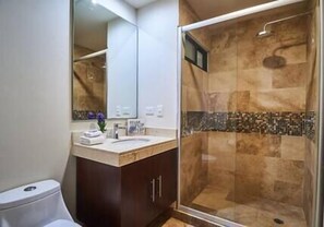 Shower, hair dryer, towels, soap - Zen Oasis Swim Up Condo Pool W Tiki Hut Bar + Gym (Tulum)