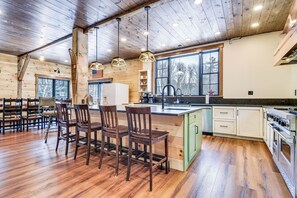 Fridge, oven, dishwasher, cookware/dishes/utensils