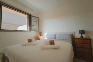 2 soverom, strykejern/-brett, reiseseng for barn og wi-fi