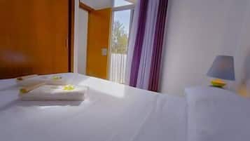 1 slaapkamer, een strijkplank/strijkijzer, reisbedje, wifi