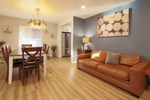 Smart TV, video games - Perfect Home Near Disneyland (Anaheim)