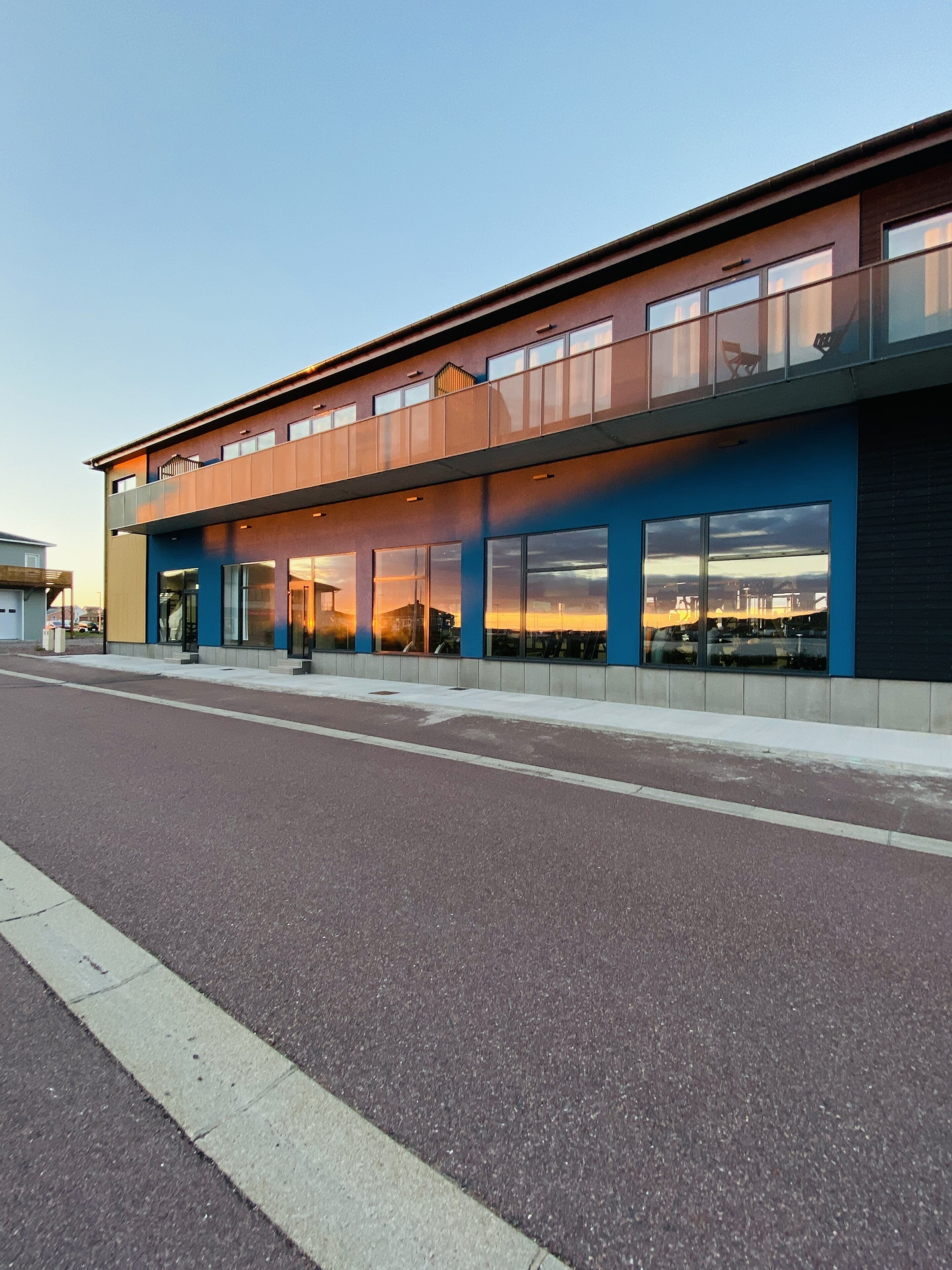 Vista frontal de la propiedad