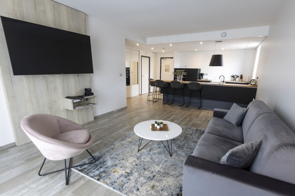 Complexe Hôtelier Les Terrasses du Port by null