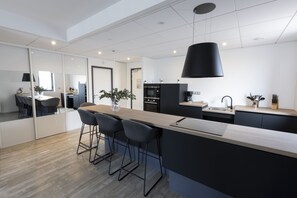 Coffee/tea maker, electric kettle, highchair - Les Terrasses du Port (St.-Pierre)