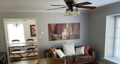 Spacious 4-bedroom house with WiFi and AC in enjoyable Fayetteville