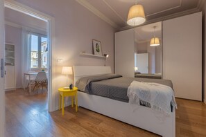 1 slaapkamer, een strijkplank/strijkijzer, wifi, beddengoed