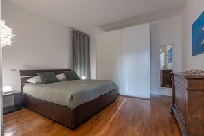 1 habitación, tabla de planchar con plancha, internet y ropa de cama 