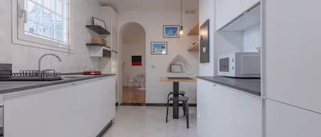 Fridge, stovetop, dishwasher, toaster