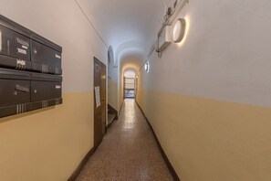 Interior - GuestHost - Cozy apartment of 70sqm located on the second floor of an old building without elevator (NOT suitable for disabled people). The accommodation can comfortably accommodate up to four people and is located in the district of Zaragoza (ZTL), char (Bologna)