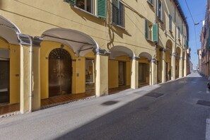 Exterior - GuestHost - Cozy apartment of 70sqm located on the second floor of an old building without elevator (NOT suitable for disabled people). The accommodation can comfortably accommodate up to four people and is located in the district of Zaragoza (ZTL), char (Bologna)
