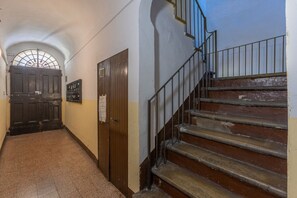 Interior - GuestHost - Cozy apartment of 70sqm located on the second floor of an old building without elevator (NOT suitable for disabled people). The accommodation can comfortably accommodate up to four people and is located in the district of Zaragoza (ZTL), char (Bologna)