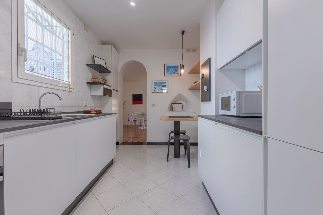 Réfrigérateur, plaque de cuisson, lave-vaisselle, grille-pain