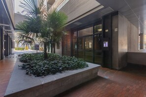 Exterior detail - Bright studio apartment perfect for two people, located in a building with a garden in the Cirenaica district, an area near the center equipped with all services. Located just 20 meters from the entrance to the S.Orsola Polyclinic, it is ideal for health (Bologna)