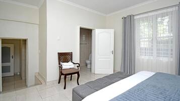 2 quartos, ferros/tábuas de passar roupa, Wi-Fi, roupa de cama