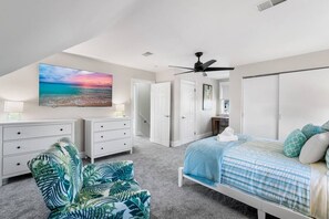 3 chambres, bureau, fer et planche à repasser, lit parapluie