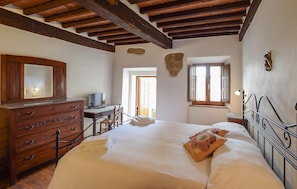 3 bedrooms, travel cot, free WiFi