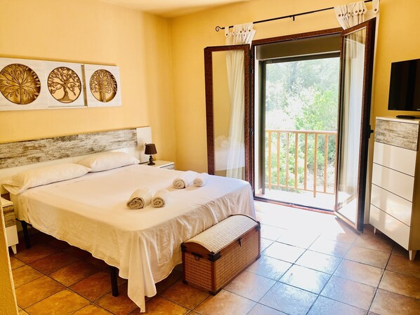 3 عدّة غرف نوم ومكواة/لوح كي وواي فاي وملاءات أسرّة