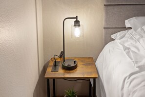 2 عدّة غرف نوم وواي فاي مجانًا وملاءات أسرّة