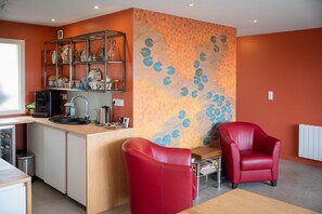 Neljän hengen huone, näköala puutarhaan (Monet) | Jaettu keittiö