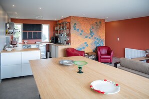 Neljän hengen huone, oma kylpyhuone, näköala puutarhaan (Renoir) | Jaettu keittiö