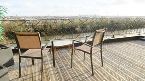 Kamer, 1 twee- of 2 eenpersoonsbedden, uitzicht op rivier (Van Gogh) | Terras