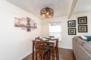 Dining - Wauwatosa Duplex in Perfect Location (Wauwatosa)