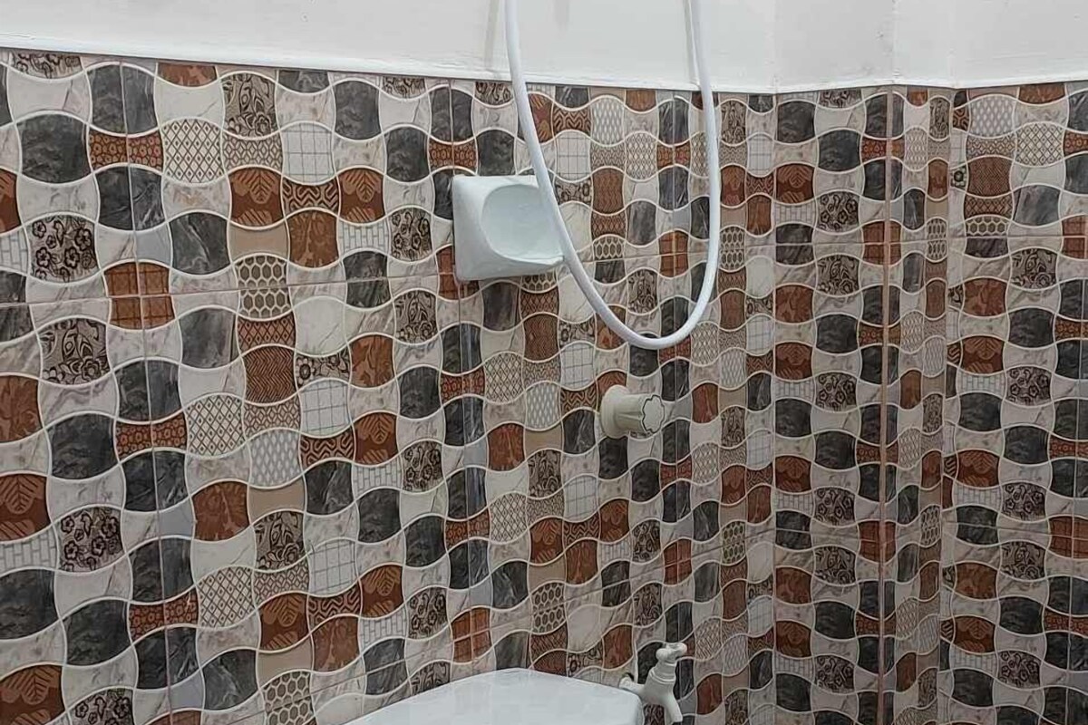 Rom – standard, 1 queensize-seng, ikke-røyk | Bad | Dusj, regndusjhode, bidé og håndklær