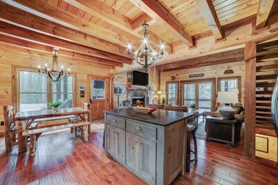 Charming Riverfront Cabin for 14 – Hot Tub, Game Room & Outdoor Fireplace!