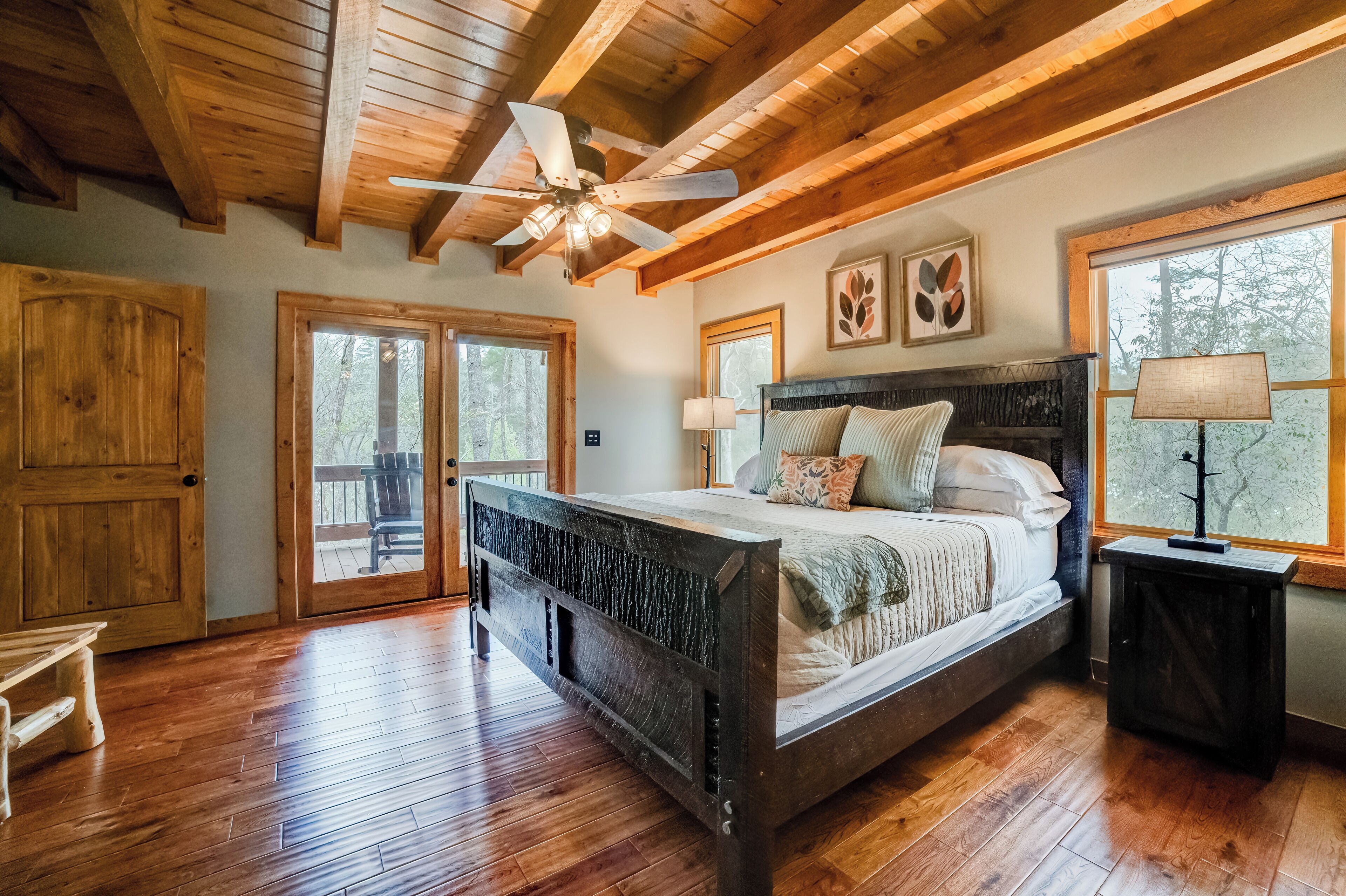 5 bedrooms, desk, iron/ironing board, travel crib