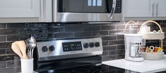 Entire Home w/Kitchen & Grill Near Trails in Bella Vista