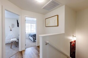 3 chambres, fer et planche à repasser, Wi-Fi gratuit, draps fournis