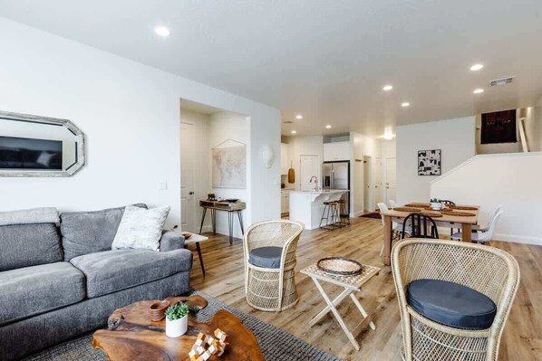 TV, fireplace, offices