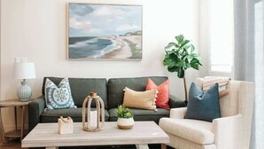Living area - California Dreamin' | Family Amenities & Adventure (Washington)