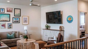 Living area - California Dreamin' | Family Amenities & Adventure (Washington)