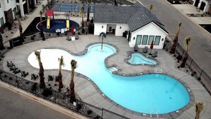 Pool - California Dreamin' | Family Amenities & Adventure (Washington)