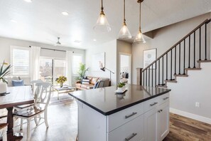 Interior - The Oasis @ Freedom Village | Sleeps up to 10! (Washington)