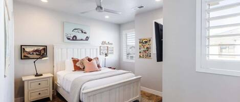 4 bedrooms, iron/ironing board, free WiFi, bed sheets