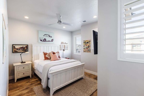 4 bedrooms, iron/ironing board, free WiFi, bed sheets