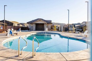 Pool - Cactus Rose | Multi-Suite Home | Private Hot Tub (Washington)
