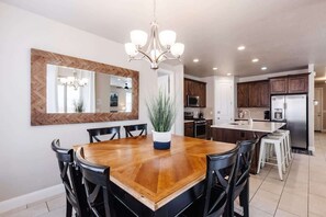 Dining - Cactus Rose | Multi-Suite Home | Private Hot Tub (Washington)