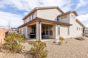 Exterior - Cactus Rose | Multi-Suite Home | Private Hot Tub (Washington)