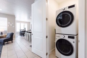 Interior - Cactus Rose | Multi-Suite Home | Private Hot Tub (Washington)