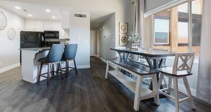 A Desert Oasis - Newly Renovated Condo, Pet Friendly!