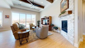 TV, fireplace, offices - Fire Rock | Brand New 30+ Day | 3 bed/2.5 bath (Hurricane)